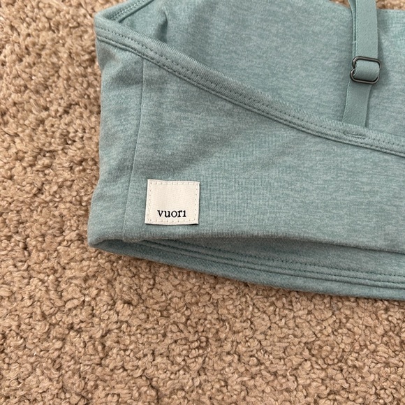 Vuori Sports bra - Picture 2 of 2